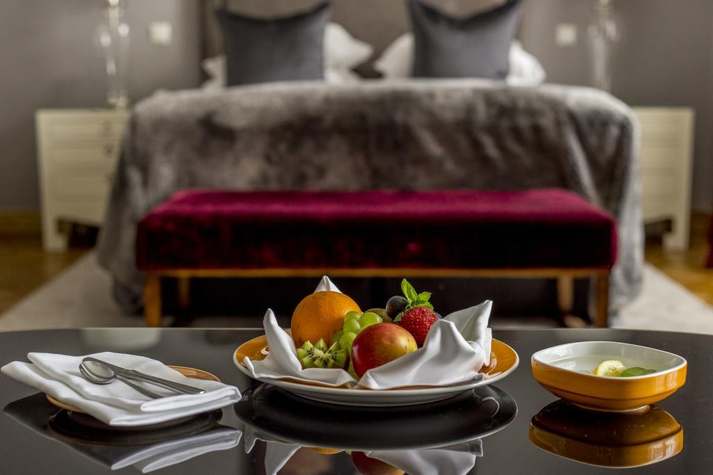 St. Petersbourg Hotel - Small Luxury Hotels Of The World Таллин Экстерьер фото
